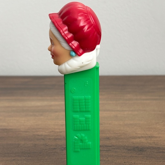 MRS CLAUS Holiday CHRISTMAS Candy PEZ Dispenser Green Red & White Feet 2006 - Picture 4 of 8